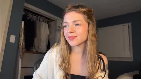 Snapshot of amyjj chatting on November 17, 6:30 am Amy online show from November 17, 6:30 am