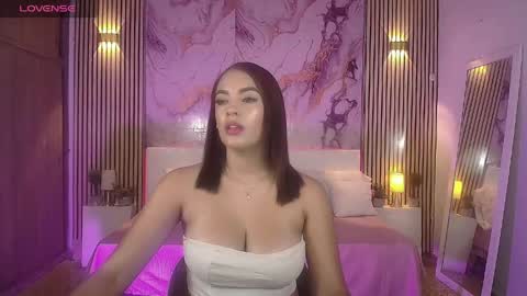 amyjohnsonn online show from May 3, 4:18 am