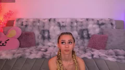 amykentt online show from May 10, 4:01 pm