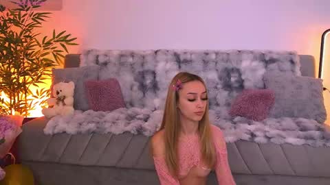 amykentt online show from May 17, 4:03 pm