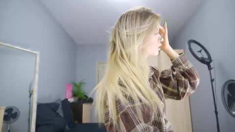 amylanee online show from September 19, 7:54 am