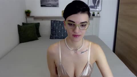 Snapshot of amylexy chatting on December 7, 8:00 am Hi there guys My pleasure in your hands pvt is open online show from December 7, 8:00 am
