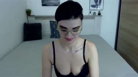 Snapshot of amylexy chatting on January 9, 9:16 am Hi there guys My pleasure in your hands pvt is open online show from January 9, 9:16 am