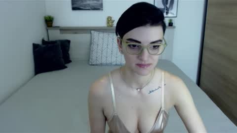 Snapshot of amylexy chatting on January 13, 8:05 am Hi there guys My pleasure in your hands pvt is open online show from January 13, 8:05 am