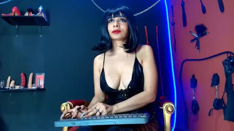 Snapshot of amymistress chatting on October 1, 9:32 pm Amy Wong Grey online show from October 1, 9:32 pm