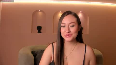 AMY R  online show from May 14, 4:19 am