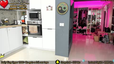 Snapshot of amysuperheroes chatting on November 21, 12:15 pm Next stream Dec 3 online show from November 21, 12:15 pm