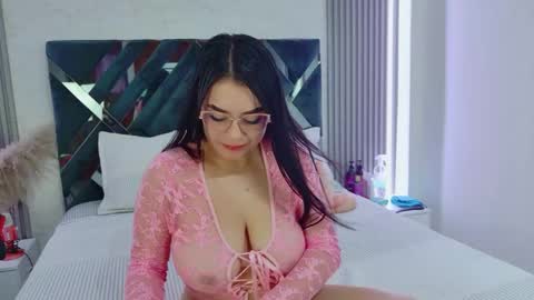amytorres_ online show from May 21, 3:41 pm