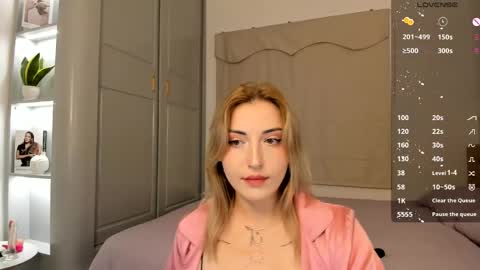 amyvilvet online show from May 12, 9:23 pm