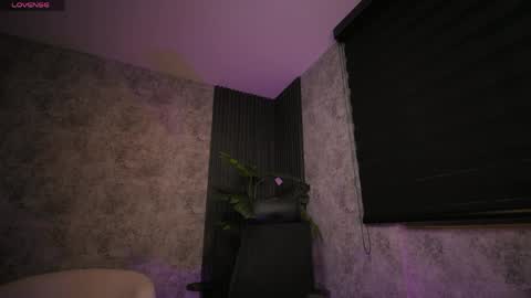 AMY WALKER online show from April 2, 10:46 am