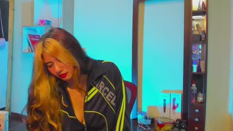 Snapshot of amywhitexxd chatting on February 12, 4:12 am AmyWhitexxd online show from February 12, 4:12 am