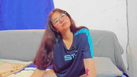 Snapshot of amywhitexxd chatting on December 5, 12:19 am AmyWhitexxd online show from December 5, 12:19 am