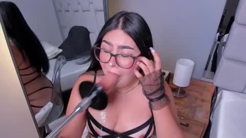 amywhitte_ online show from February 4, 7:53 pm