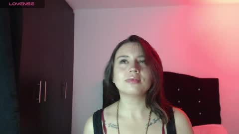 Snapshot of ana_arms_ chatting on April 8, 3:34 pm ana_arms_ online show from April 8, 3:34 pm