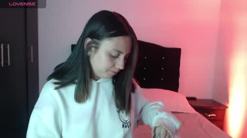 Snapshot of ana_arms_ chatting on April 30, 4:46 pm ana_arms_ online show from April 30, 4:46 pm