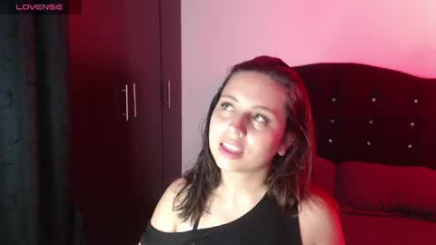 Snapshot of ana_arms_ chatting on May 24, 9:42 pm ana_arms_ online show from May 24, 9:42 pm