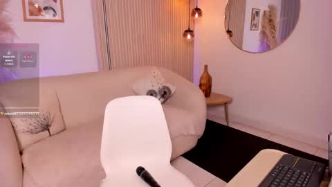 Snapshot of ana_ev chatting on February 25, 7:18 am Ana online show from February 25, 7:18 am