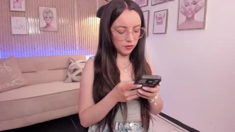 Snapshot of ana_ev chatting on February 28, 4:24 am Ana online show from February 28, 4:24 am