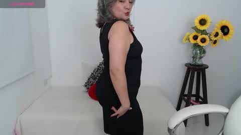 Snapshot of ana_hotmilf chatting on October 17, 11:51 pm Ana online show from October 17, 11:51 pm