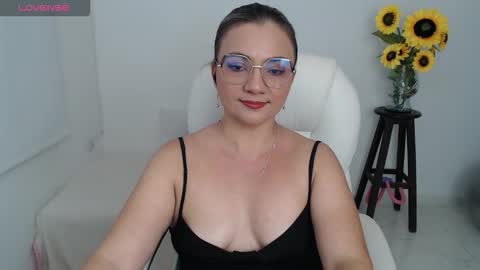 Snapshot of ana_hotmilf chatting on October 21, 11:38 pm Ana online show from October 21, 11:38 pm