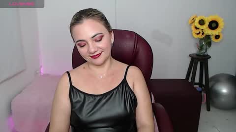 Snapshot of ana_hotmilf chatting on February 21, 10:00 pm Ana online show from February 21, 10:00 pm