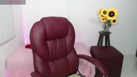 Snapshot of ana_hotmilf chatting on February 23, 7:55 pm Ana online show from February 23, 7:55 pm