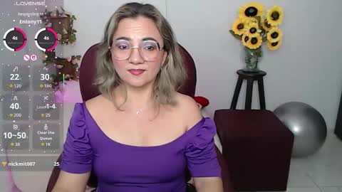 Snapshot of ana_hotmilf chatting on March 11, 12:38 am Ana online show from March 11, 12:38 am