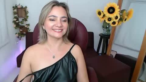 Snapshot of ana_hotmilfx chatting on June 28, 12:49 am ANA online show from June 28, 12:49 am
