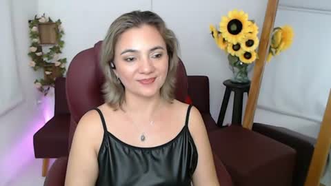 Snapshot of ana_hotmilfx chatting on July 10, 12:04 am ANA online show from July 10, 12:04 am