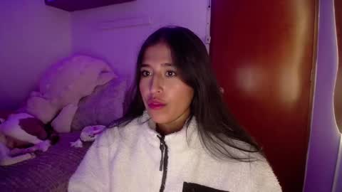 Snapshot of ana_m_ chatting on February 4, 4:37 am Ana online show from February 4, 4:37 am