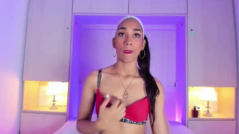 anaacollins_ online show from October 25, 12:02 pm