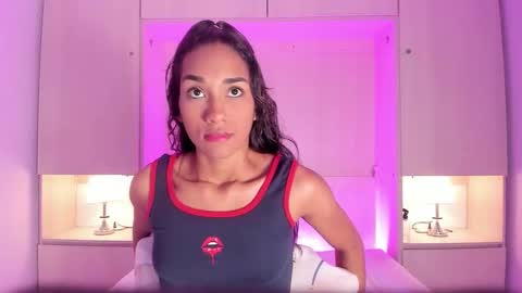 anaacollins_ online show from March 24, 11:37 am