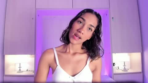 anaacollins_ online show from April 21, 11:38 am