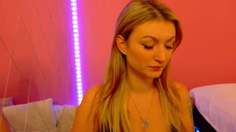 anaayss online show from December 17, 5:35 am