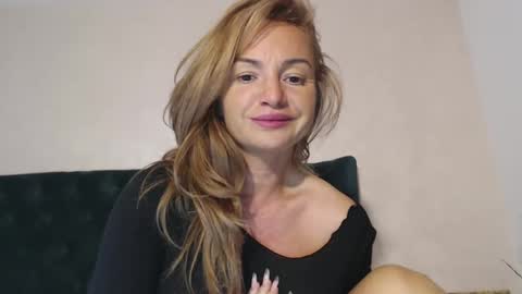 Snapshot of anabeatrice29 chatting on December 2, 10:45 pm Ana online show from December 2, 10:45 pm