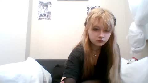 Snapshot of anabelbrando chatting on June 20, 12:36 am Malvina online show from June 20, 12:36 am