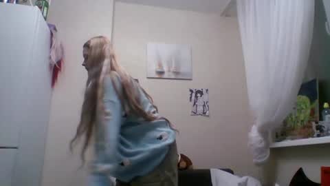 Snapshot of anabelbrando chatting on June 25, 9:41 pm Malvina online show from June 25, 9:41 pm