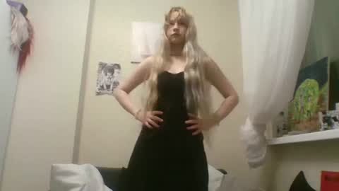 Snapshot of anabelbrando chatting on June 28, 7:09 pm Malvina online show from June 28, 7:09 pm