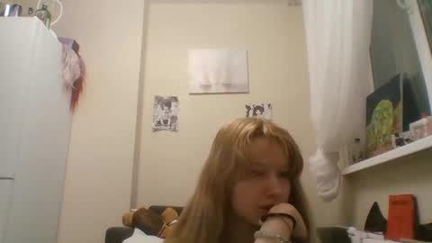 Snapshot of anabelbrando chatting on July 1, 5:12 pm Malvina online show from July 1, 5:12 pm