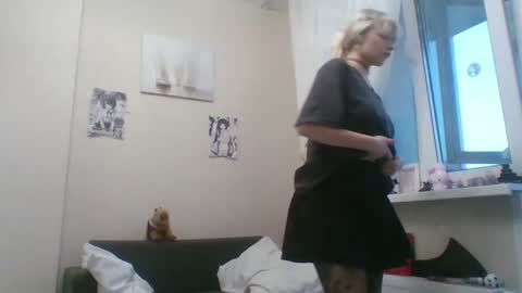 Snapshot of anabelbrando chatting on July 12, 4:31 pm Malvina online show from July 12, 4:31 pm
