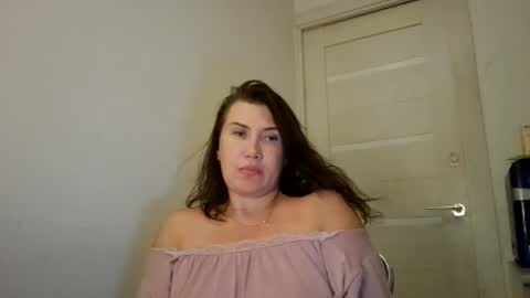 Snapshot of anabellovee chatting on August 3, 12:31 am ANABELLOVEE online show from August 3, 12:31 am