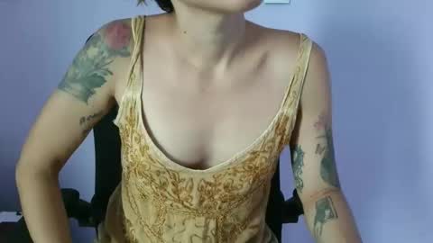 Snapshot of anabelucci_ chatting on April 20, 12:08 pm anabelucci_ online show from April 20, 12:08 pm