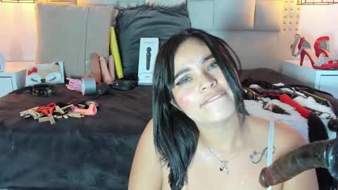 Snapshot of anagil_m chatting on January 21, 9:46 am Anagil online show from January 21, 9:46 am