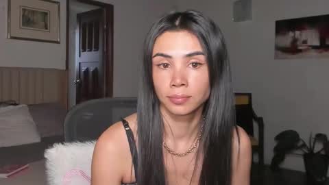 Snapshot of anahenao chatting on January 16, 10:47 pm Ana Henao or Annie... Follow me ahenaocb Insta X online show from January 16, 10:47 pm