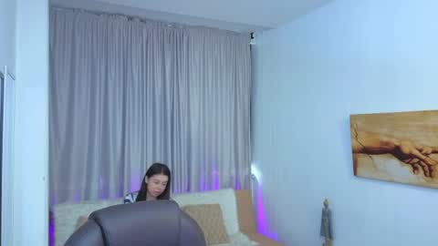 Snapshot of anahi_estrada chatting on June 11, 11:52 am Anahi online show from June 11, 11:52 am