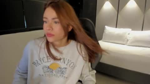 Snapshot of anahi_wood_ chatting on September 23, 12:52 pm A N A H I online show from September 23, 12:52 pm