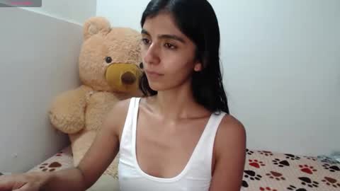 Snapshot of anahibrowns95 chatting on February 18, 4:36 pm Anahi Browns online show from February 18, 4:36 pm