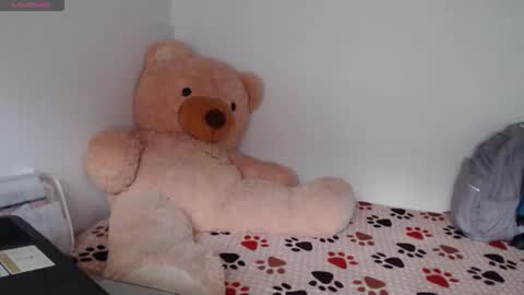 Snapshot of anahibrowns95 chatting on March 4, 6:58 pm Anahi Browns online show from March 4, 6:58 pm