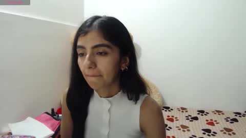 Snapshot of anahibrowns95 chatting on March 14, 12:50 am Anahi Browns online show from March 14, 12:50 am