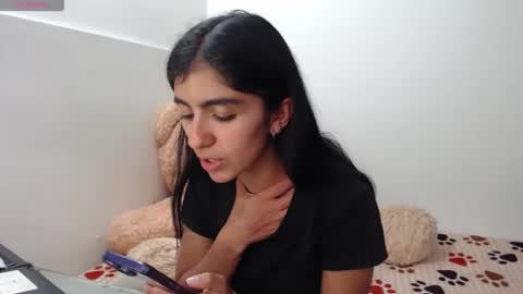 Snapshot of anahibrowns95 chatting on March 27, 8:08 pm Anahi Browns online show from March 27, 8:08 pm